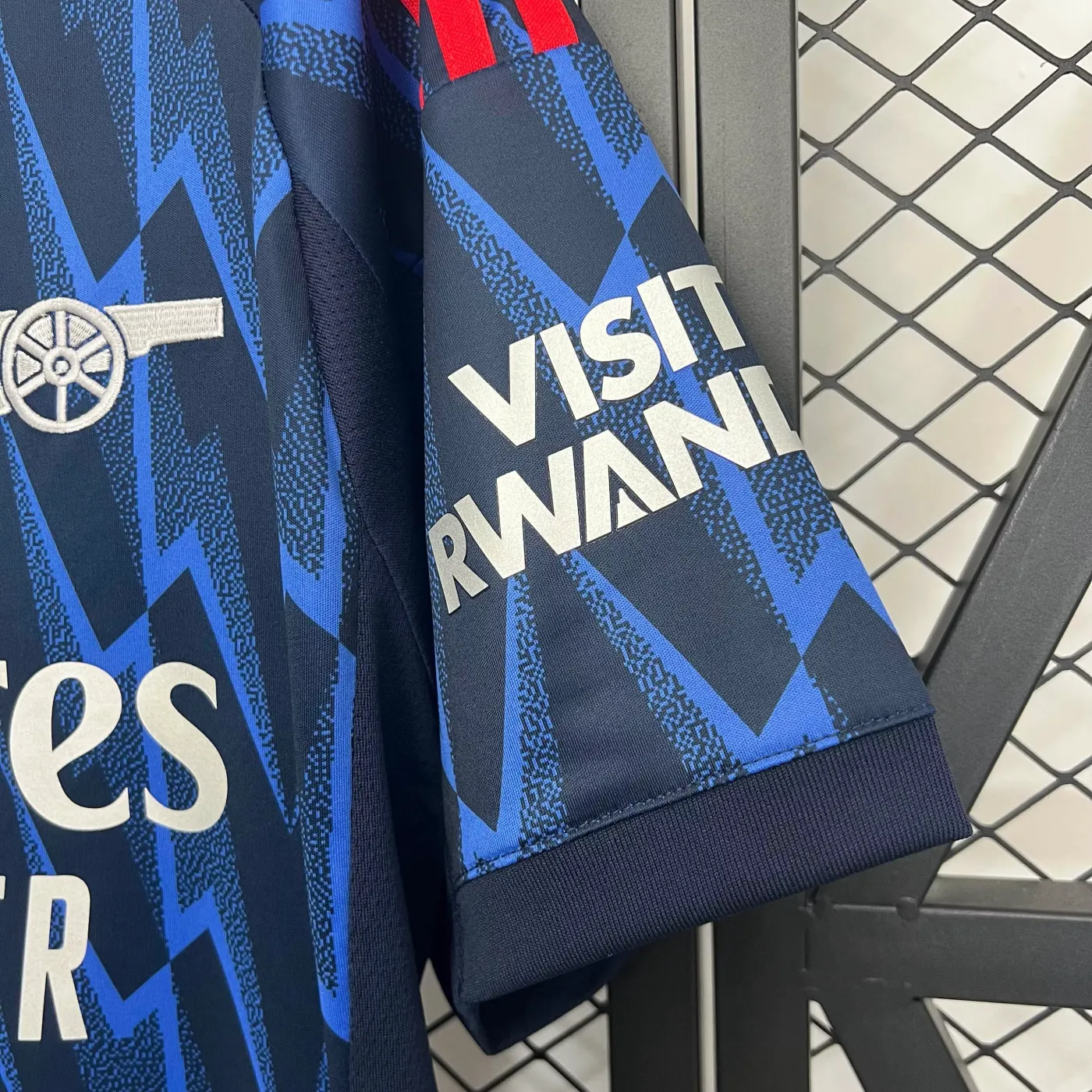 Arsenal Away 25/26 — Badge