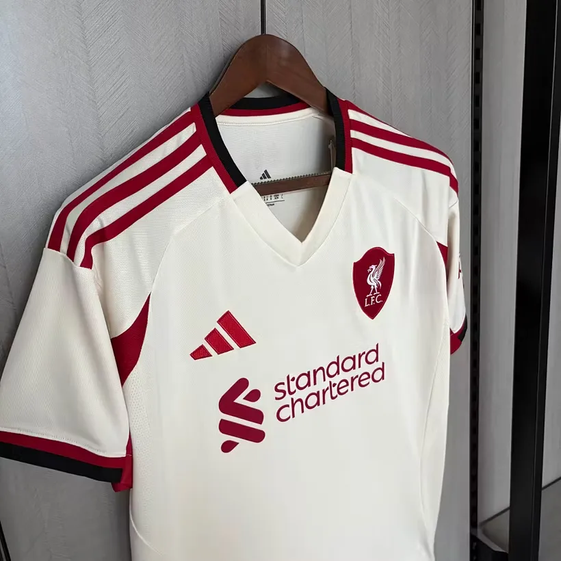 Liverpool Away 25/26 — Badge